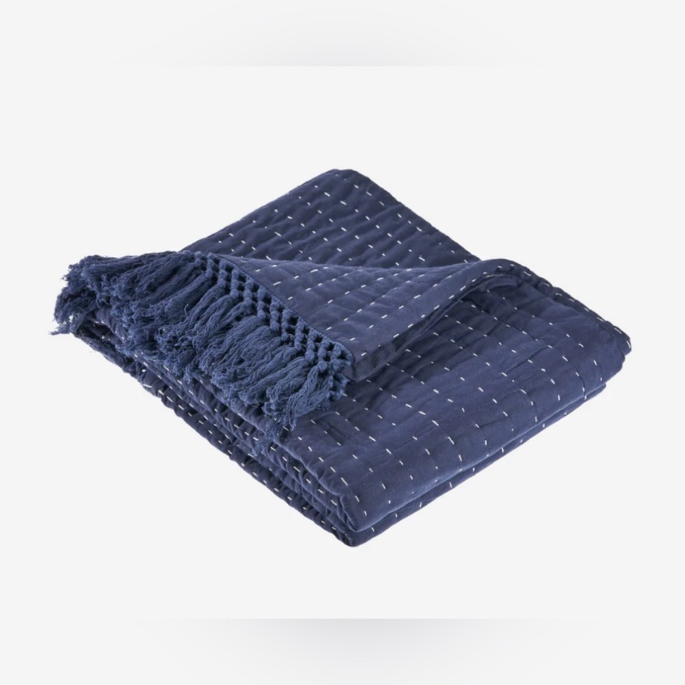 *BRAND NEW* Dormify Jump Stitch with Fringe Throw Blanket